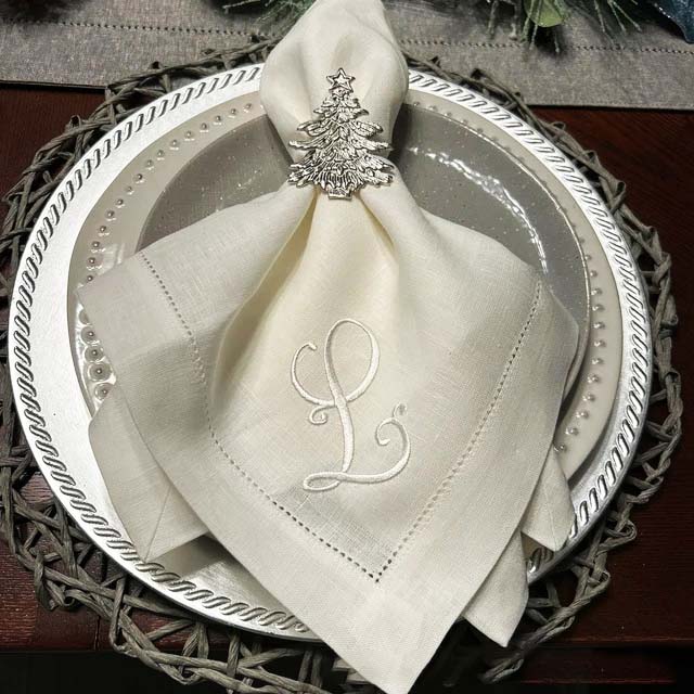 Monogrammed Handkerchief - Luxuriöse quadratische Serviette für den Esstisch,