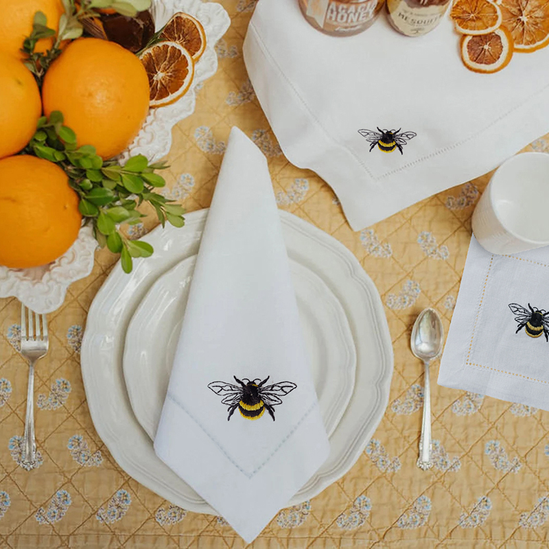 Monogrammed Handkerchief - @ Bestickte Bienen servietten, Stoffs ervietten,