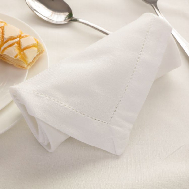 Luxuriöse quadratische Serviet – Monogrammed Handkerchief Bewertung und Preis