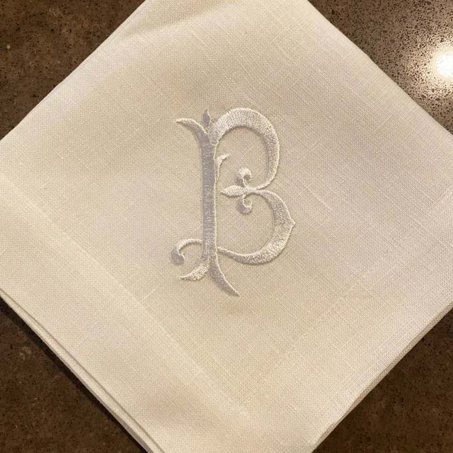 Luxuriöse quadratische Serviet – Monogrammed Handkerchief Bewertung und Preis