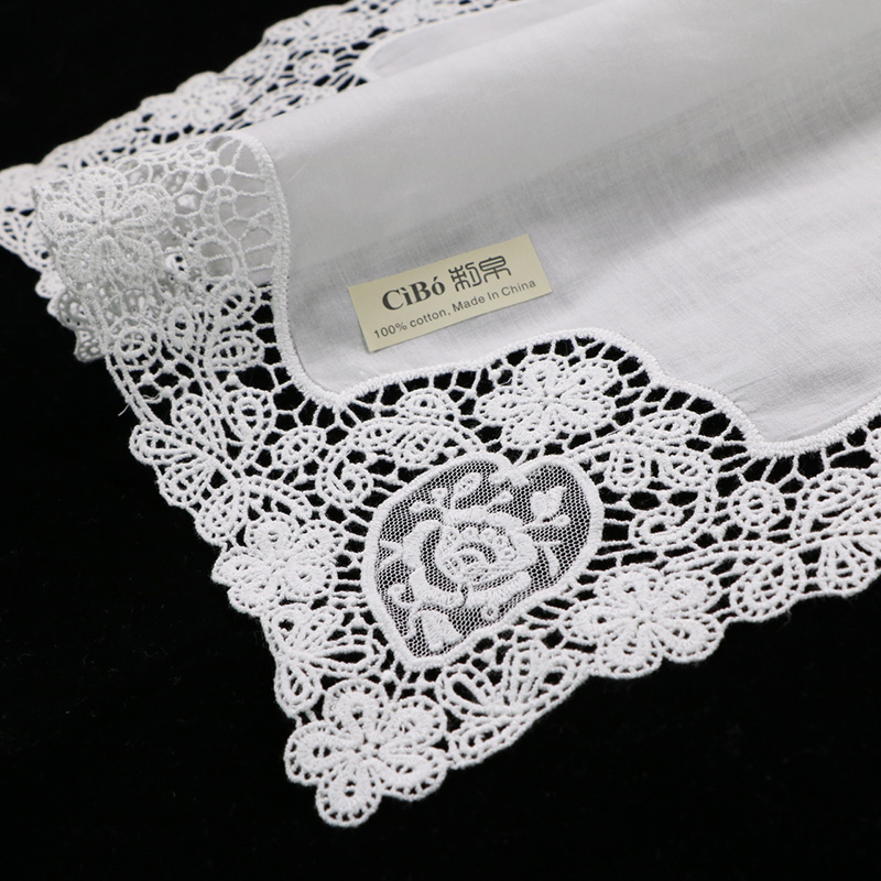 D608 Weiße Baumwoll-Spitzentas – Monogrammed Handkerchief Bewertung und Preis