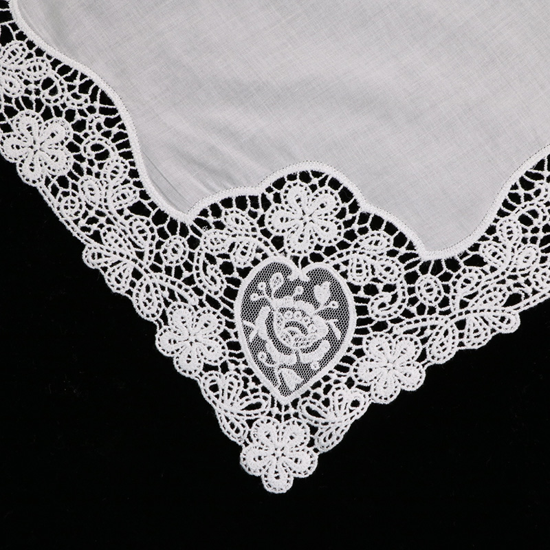 D608 Weiße Baumwoll-Spitzentas – Monogrammed Handkerchief Bewertung und Preis