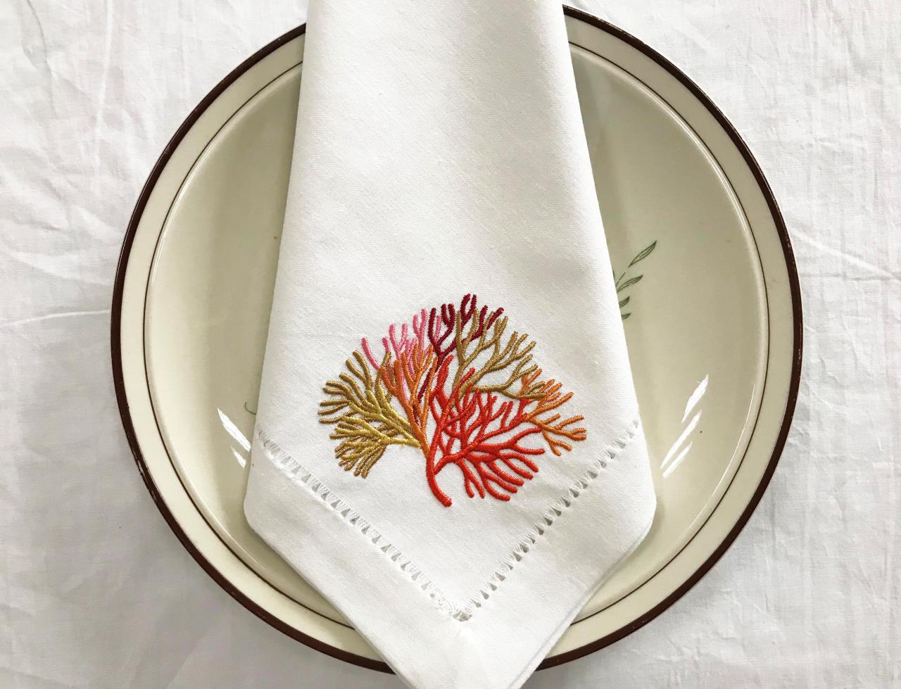 Multicolor Korallen Gestickte  – Monogrammed Handkerchief Bewertung und Preis